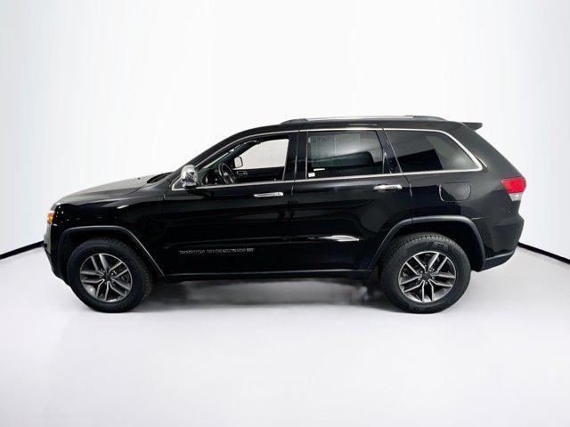 Photo of 2022 Diamond Black Crystal Pearlcoat Jeep Grand Cherokee