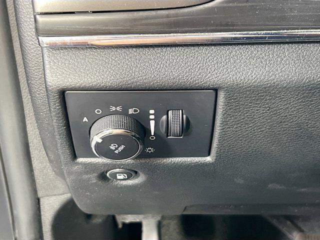 Photo of 2022 Diamond Black Crystal Pearlcoat Jeep Grand Cherokee