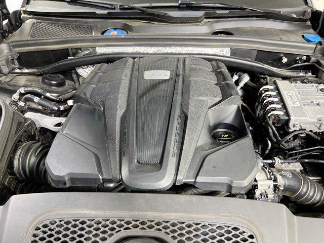 Photo of 2021 Black Porsche Macan