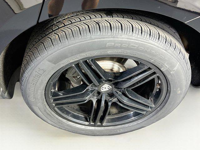 Photo of 2021 Black Porsche Macan