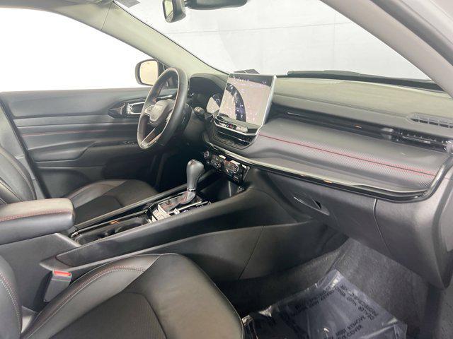 Photo of 2022 Bright White Clearcoat Jeep Compass