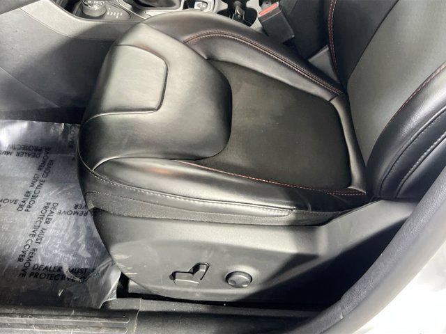 Photo of 2022 Bright White Clearcoat Jeep Cherokee