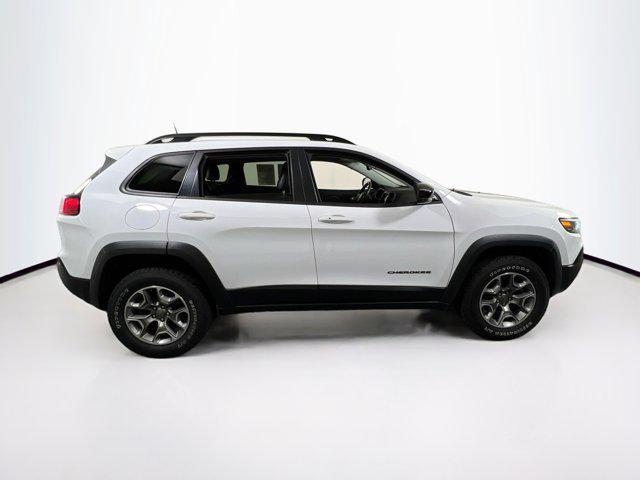 Photo of 2022 Bright White Clearcoat Jeep Cherokee