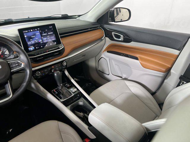 Photo of 2022 Diamond Black Crystal Pearlcoat Jeep Compass