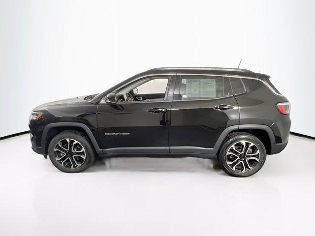 Photo of 2022 Diamond Black Crystal Pearlcoat Jeep Compass