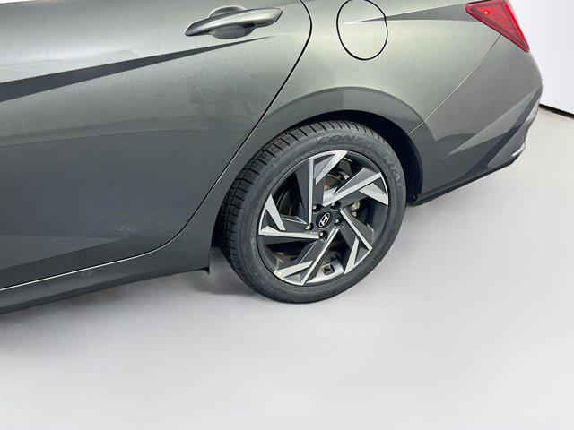 Photo of 2024 Amazon Gray Hyundai ELANTRA