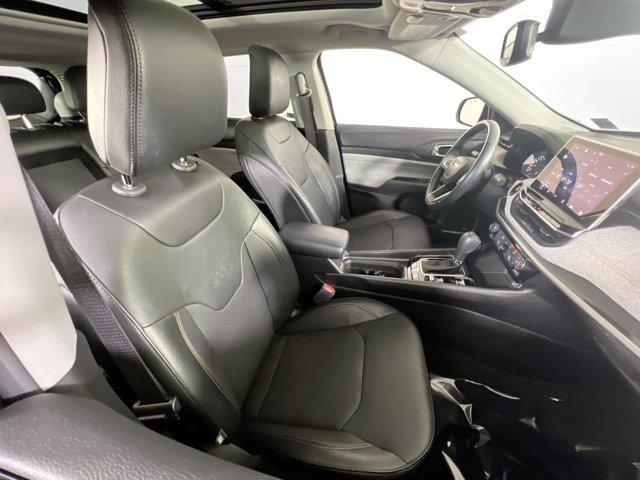 Photo of 2022 Granite Crystal Metallic Clearcoat Jeep Compass