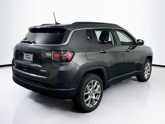 Photo of 2022 Granite Crystal Metallic Clearcoat Jeep Compass