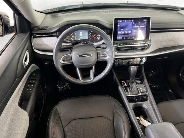 Photo of 2022 Granite Crystal Metallic Clearcoat Jeep Compass