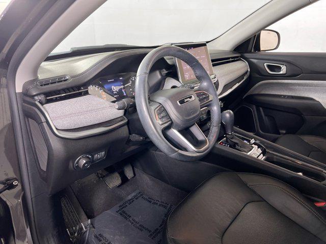 Photo of 2022 Granite Crystal Metallic Clearcoat Jeep Compass