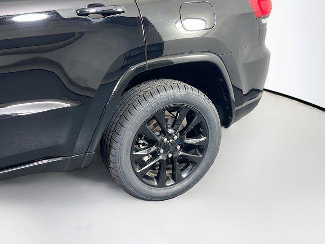 Photo of 2022 Diamond Black Crystal Pearlcoat Jeep Grand Cherokee
