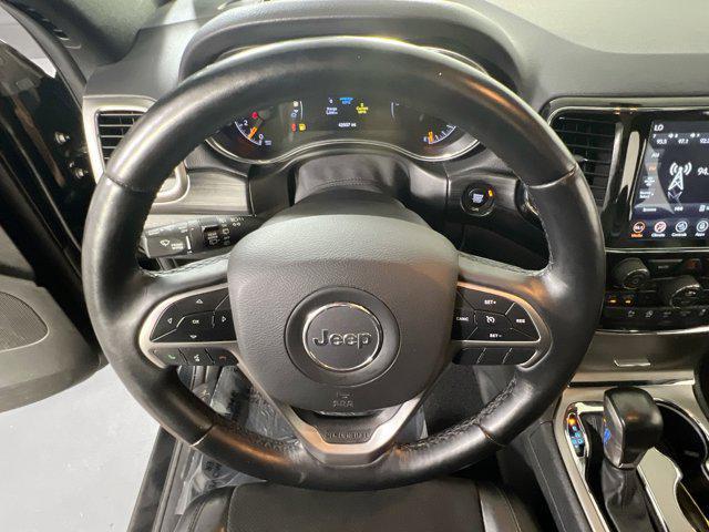 Photo of 2022 Diamond Black Crystal Pearlcoat Jeep Grand Cherokee