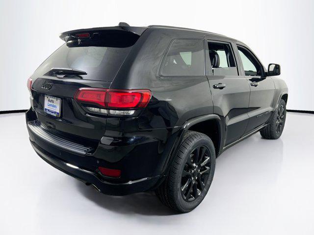 Photo of 2022 Diamond Black Crystal Pearlcoat Jeep Grand Cherokee