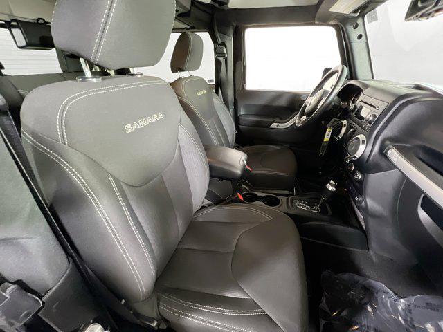 Photo of 2017 Black Clearcoat Jeep Wrangler