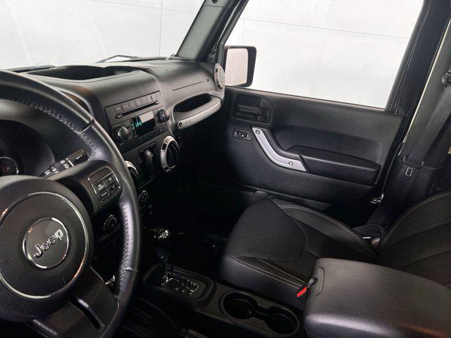 Photo of 2017 Black Clearcoat Jeep Wrangler