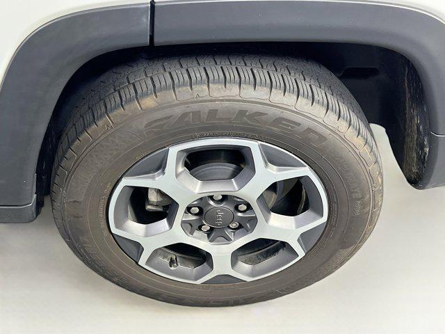 Photo of 2022 Bright White Clearcoat Jeep Compass