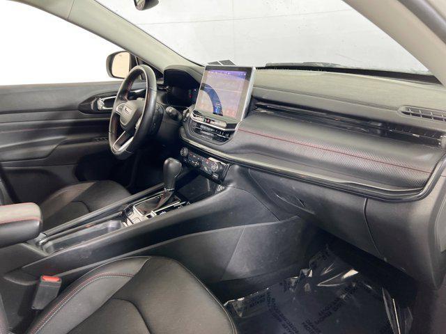 Photo of 2022 Bright White Clearcoat Jeep Compass
