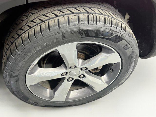 Photo of 2021 Velvet Red Pearlcoat Jeep Grand Cherokee L
