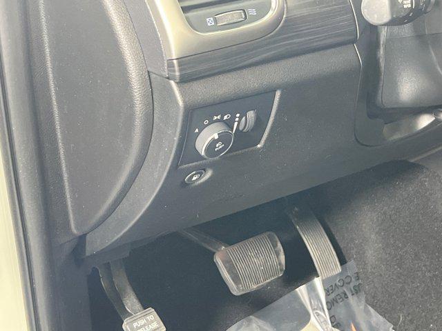Photo of 2021 Bright White Clearcoat Jeep Grand Cherokee