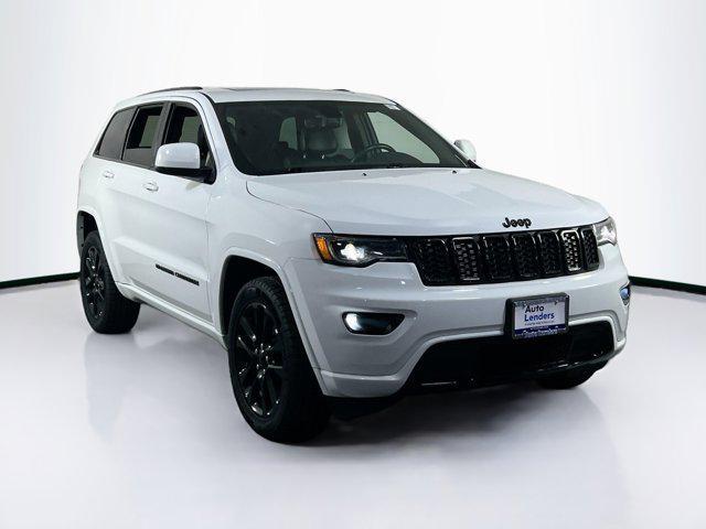 Photo of 2022 Bright White Clearcoat Jeep Grand Cherokee