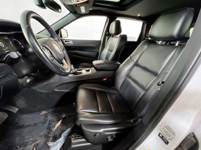 Photo of 2022 Bright White Clearcoat Jeep Grand Cherokee