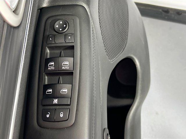 Photo of 2022 Bright White Clearcoat Jeep Grand Cherokee