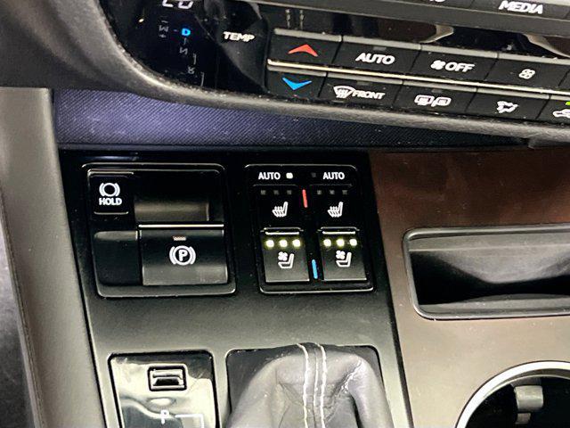 Photo of 2022 Eminent White Pearl Lexus RX 350