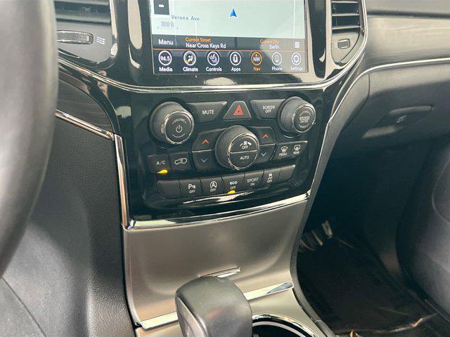 Photo of 2022 Bright White Clearcoat Jeep Grand Cherokee