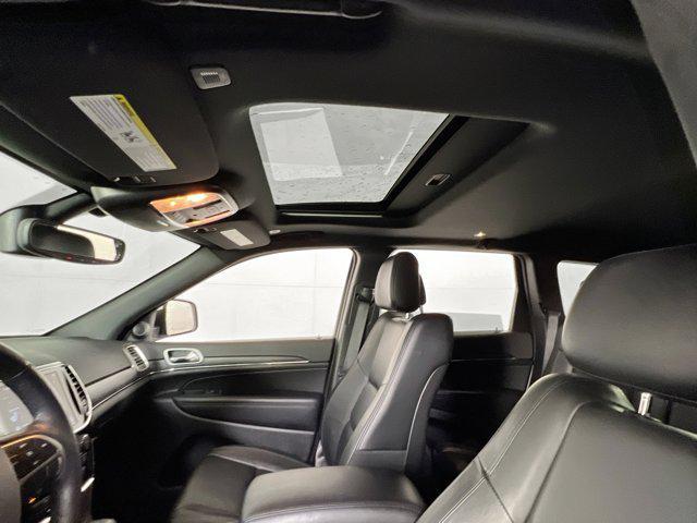 Photo of 2022 Bright White Clearcoat Jeep Grand Cherokee