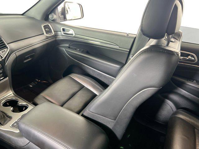 Photo of 2022 Bright White Clearcoat Jeep Grand Cherokee