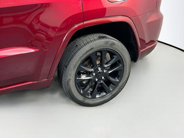 Photo of 2022 Velvet Red Pearlcoat Jeep Grand Cherokee