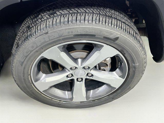 Photo of 2021 Silver Zynith Jeep Grand Cherokee L