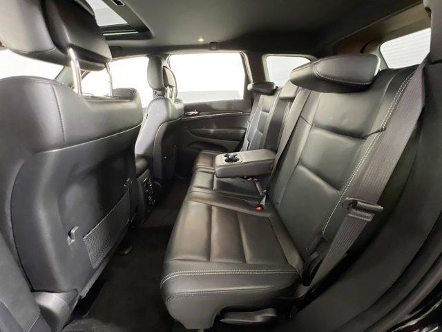 Photo of 2021 Diamond Black Crystal Pearlcoat Jeep Grand Cherokee