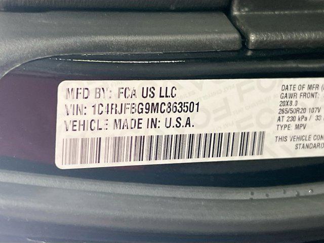 Photo of 2021 Diamond Black Crystal Pearlcoat Jeep Grand Cherokee