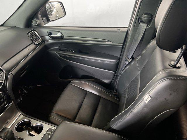 Photo of 2021 Diamond Black Crystal Pearlcoat Jeep Grand Cherokee