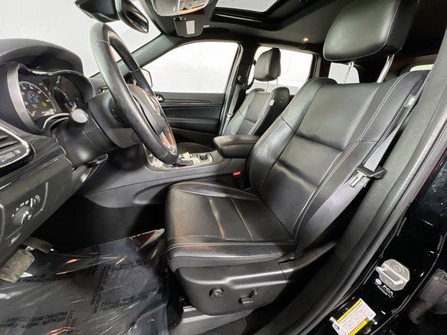 Photo of 2021 Diamond Black Crystal Pearlcoat Jeep Grand Cherokee