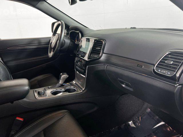 Photo of 2021 Diamond Black Crystal Pearlcoat Jeep Grand Cherokee