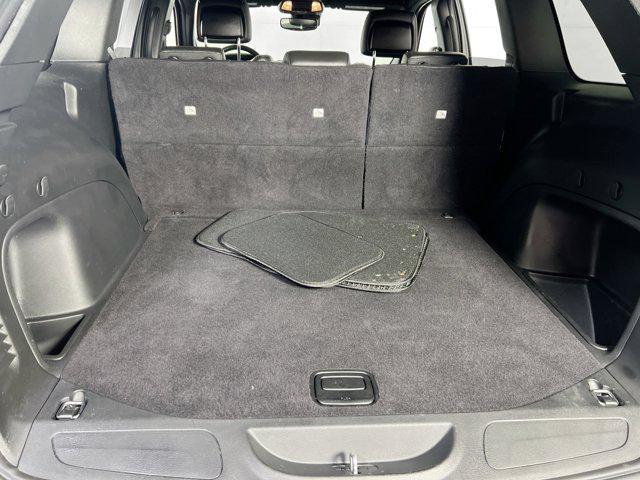Photo of 2021 Diamond Black Crystal Pearlcoat Jeep Grand Cherokee