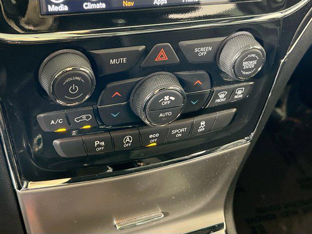 Photo of 2022 Bright White Clearcoat Jeep Grand Cherokee