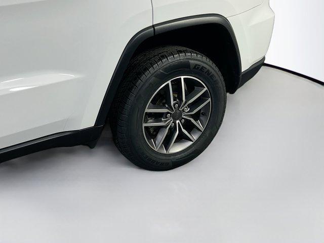 Photo of 2022 Bright White Clearcoat Jeep Grand Cherokee