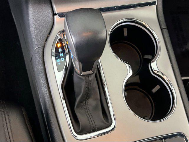 Photo of 2022 Bright White Clearcoat Jeep Grand Cherokee