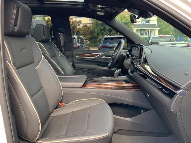 Photo of 2024 Crystal White Tricoat Cadillac Escalade