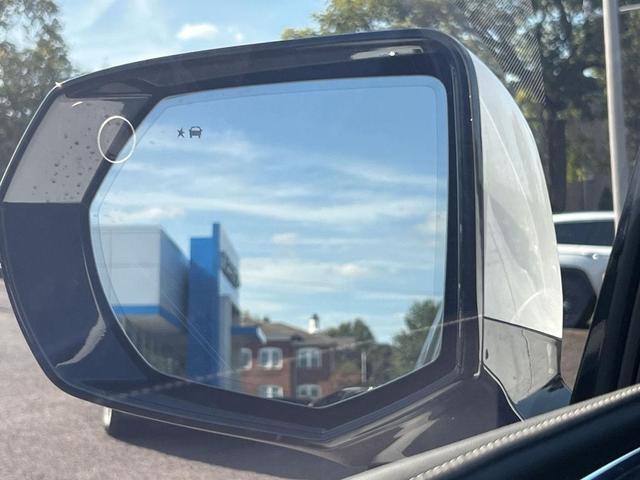 Photo of 2024 Crystal White Tricoat Cadillac Escalade