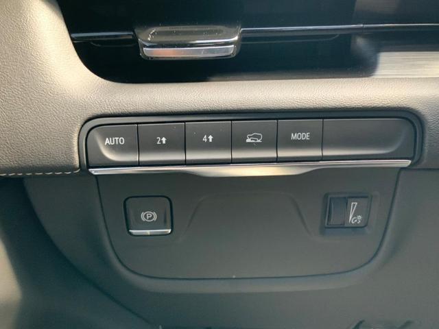 Photo of 2024 Crystal White Tricoat Cadillac Escalade