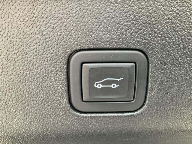 Photo of 2024 Crystal White Tricoat Cadillac Escalade