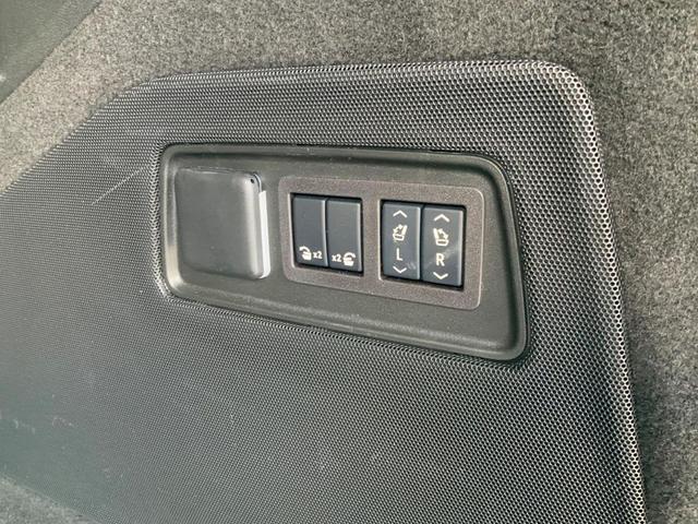 Photo of 2024 Crystal White Tricoat Cadillac Escalade