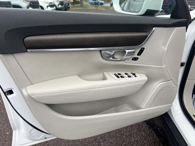 Photo of 2020 WHITE Volvo V90 Cross Country