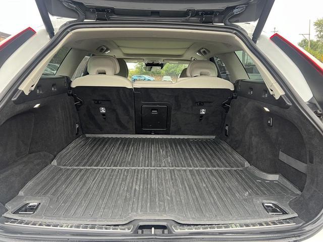 Photo of 2020 WHITE Volvo V90 Cross Country