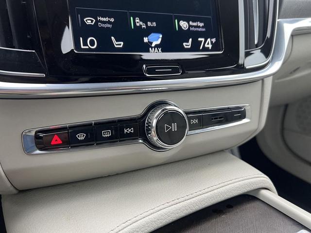 Photo of 2020 WHITE Volvo V90 Cross Country