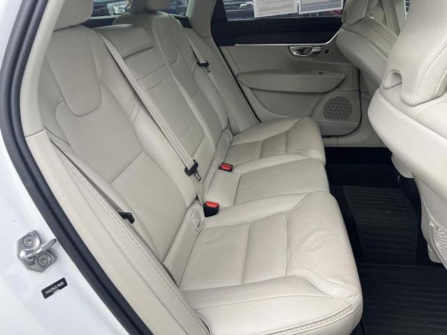 Photo of 2020 WHITE Volvo V90 Cross Country
